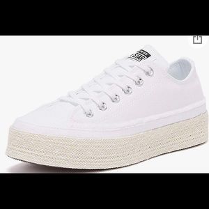 NWOT Converse sneakers